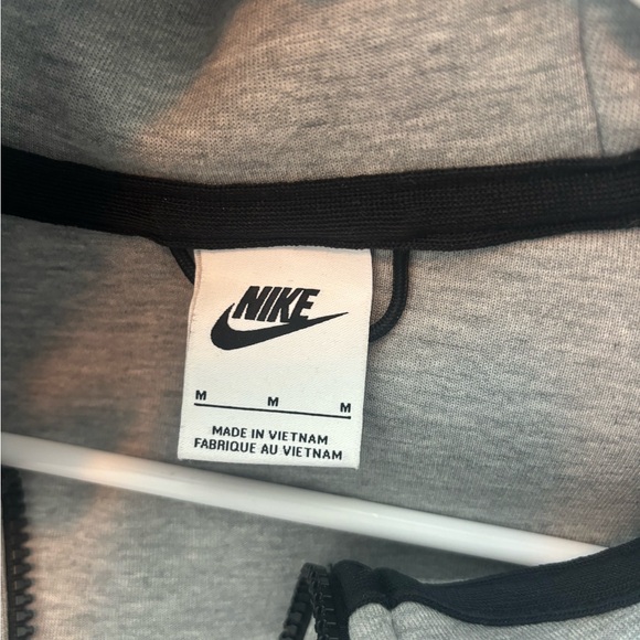 Nike Tech Jacket - Picture 3 of 4